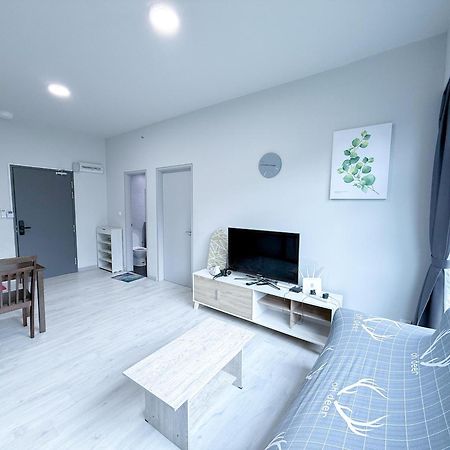 Vv Homestay Jesselton Quay Surla Sabah Mall Kk 亚庇贵赴行馆 كوتا كينابالو المظهر الخارجي الصورة