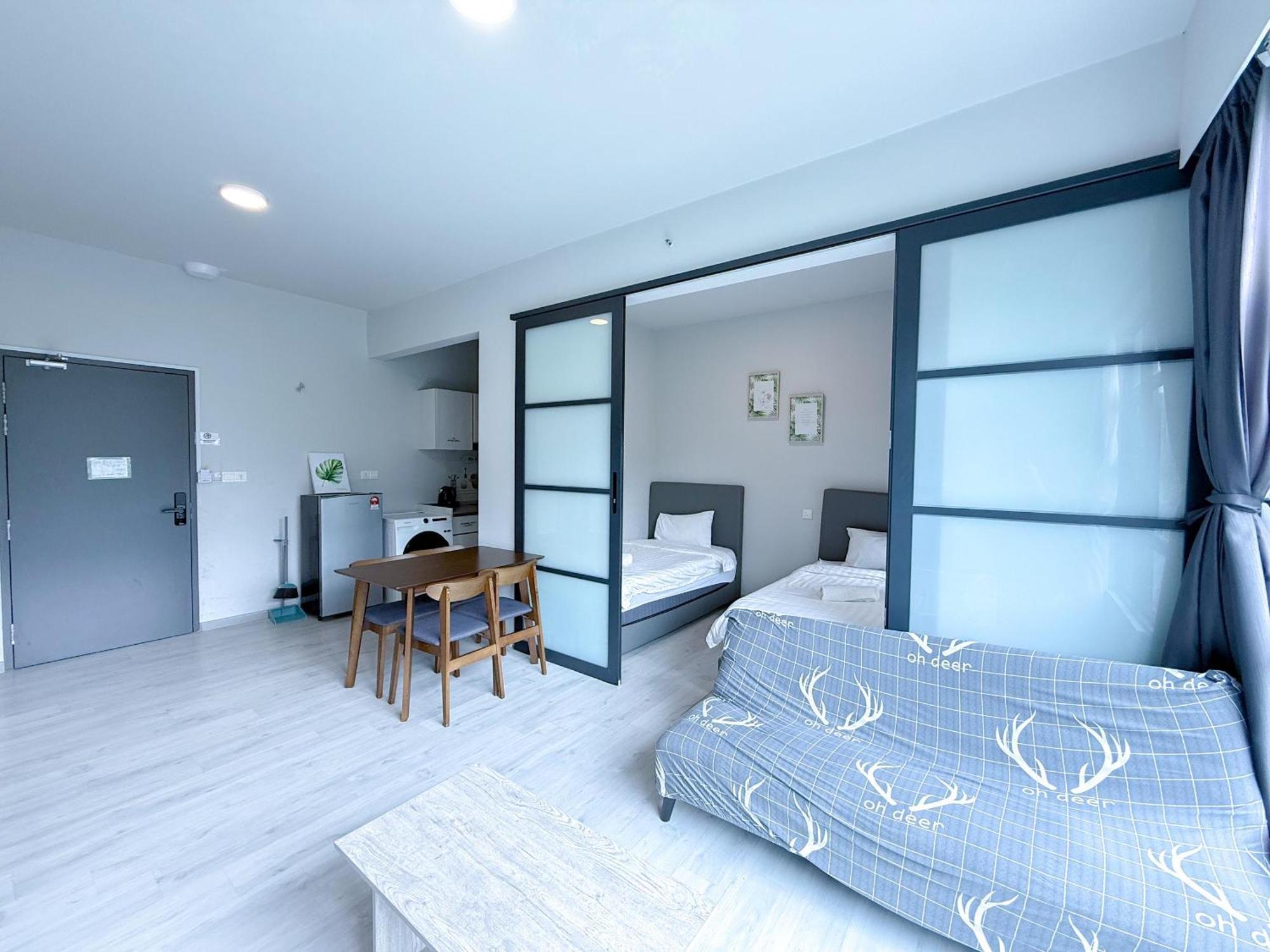 Vv Homestay Jesselton Quay Surla Sabah Mall Kk 亚庇贵赴行馆 كوتا كينابالو المظهر الخارجي الصورة