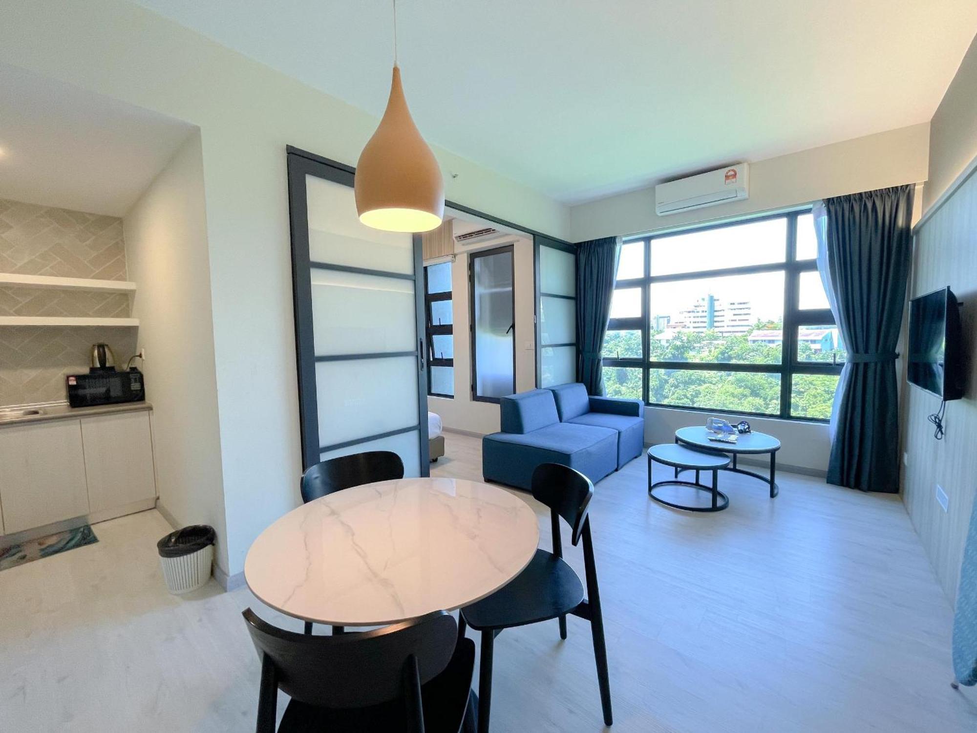 Vv Homestay Jesselton Quay Surla Sabah Mall Kk 亚庇贵赴行馆 كوتا كينابالو المظهر الخارجي الصورة